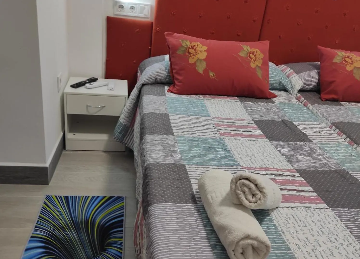 Con Terraza Y Muy Cerca De La Playa,Centro Y Estacion De Tren Villa Malaga 0*,