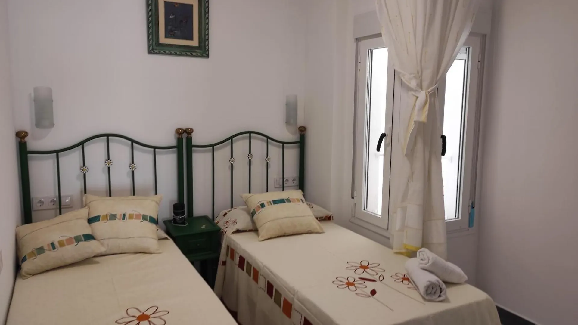 Con Terraza Y Muy Cerca De La Playa,Centro Y Estacion De Tren Villa Malaga